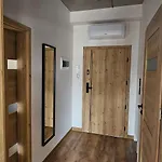 Arkady House 아파트