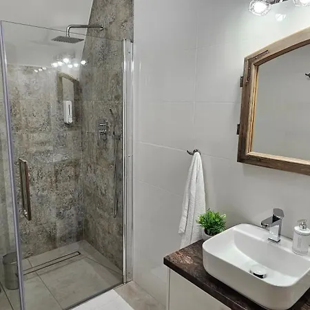 Arkady House * אולשטינק